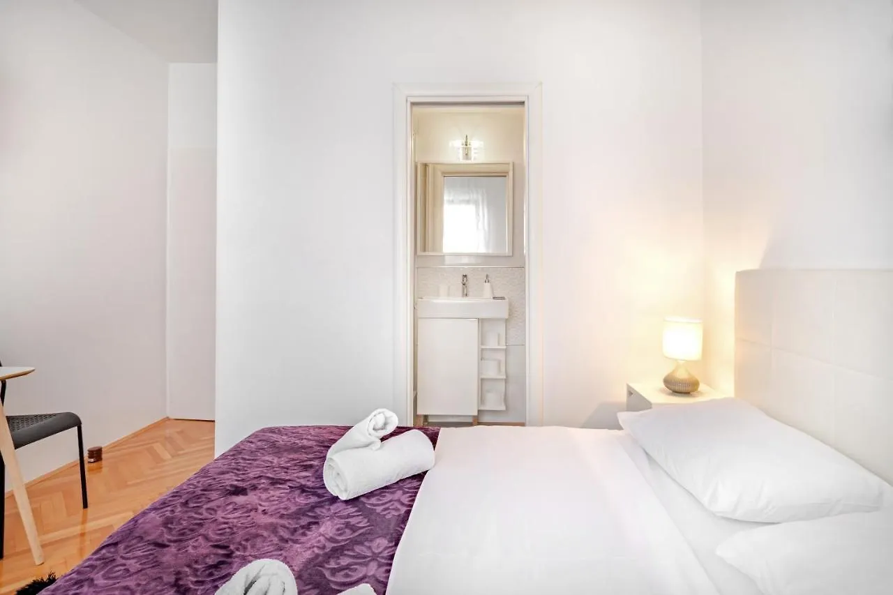 Rooms&Apartments Zelux Split Apartment