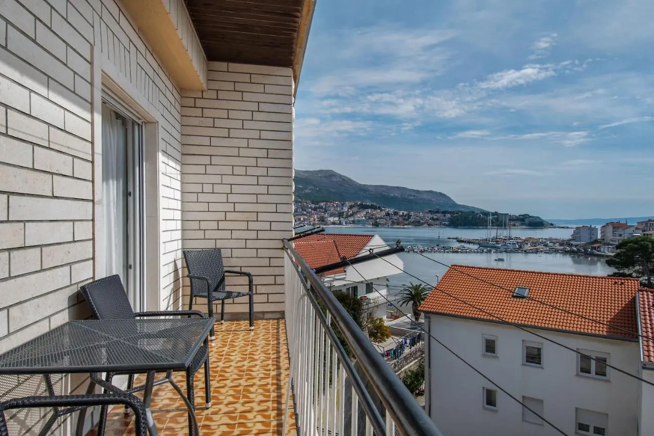 Rooms&Apartments Zelux Split Apartment